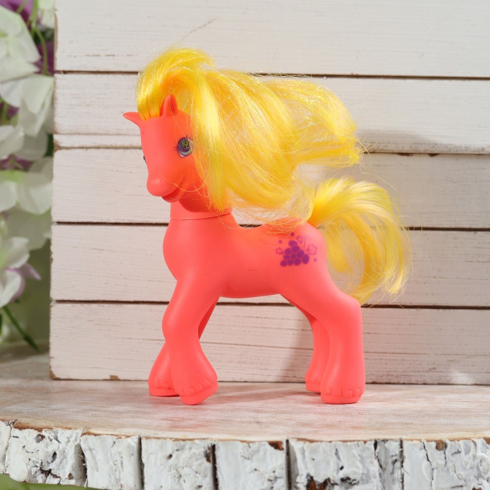 Vintage 1997 Hasbro My Little Pony G2 Berry Bright Pink Yellow Secret Surprise